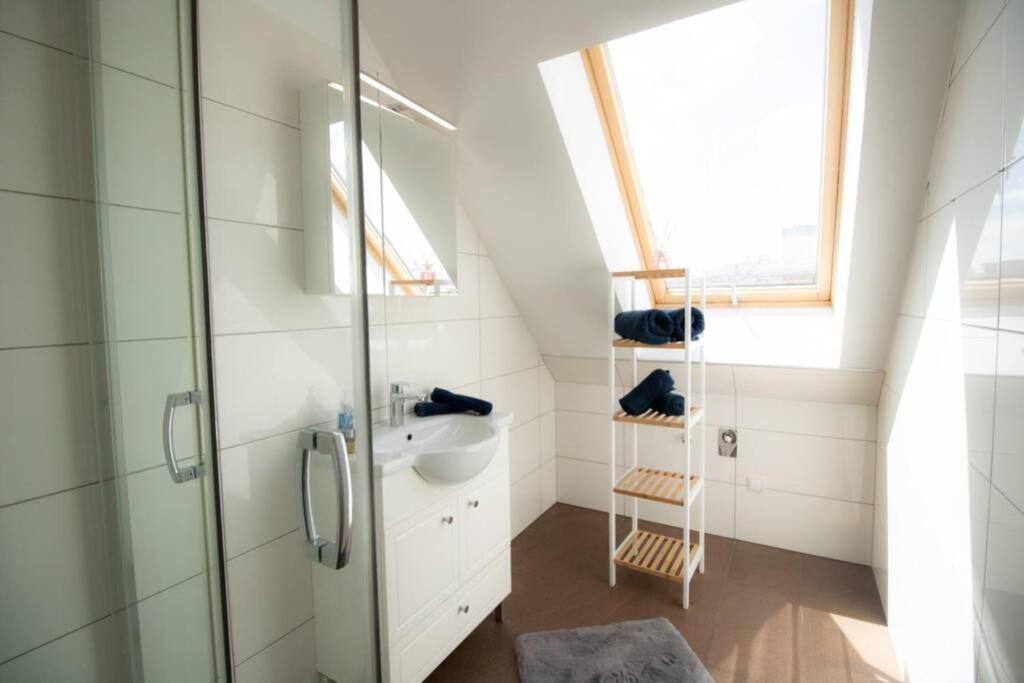 Apartament Sunny & Cozy Penthouse With Balcony L Dg4'14 Wiedeń Zewnętrze zdjęcie