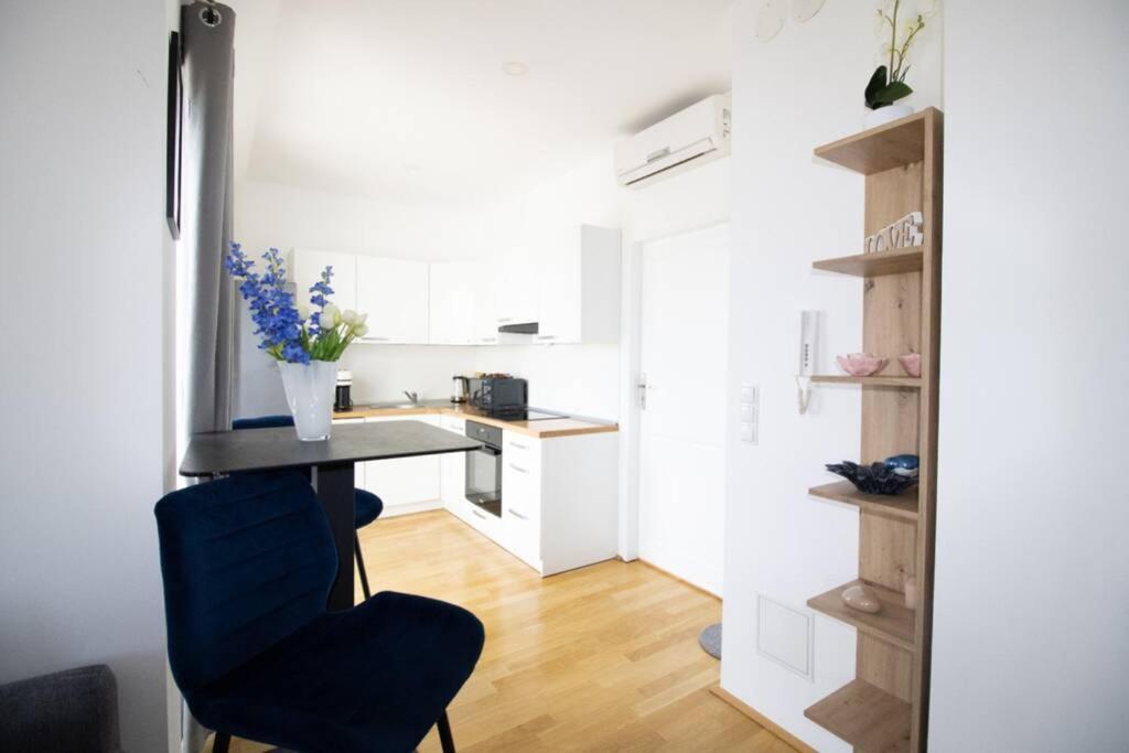 Apartament Sunny & Cozy Penthouse With Balcony L Dg4'14 Wiedeń Zewnętrze zdjęcie